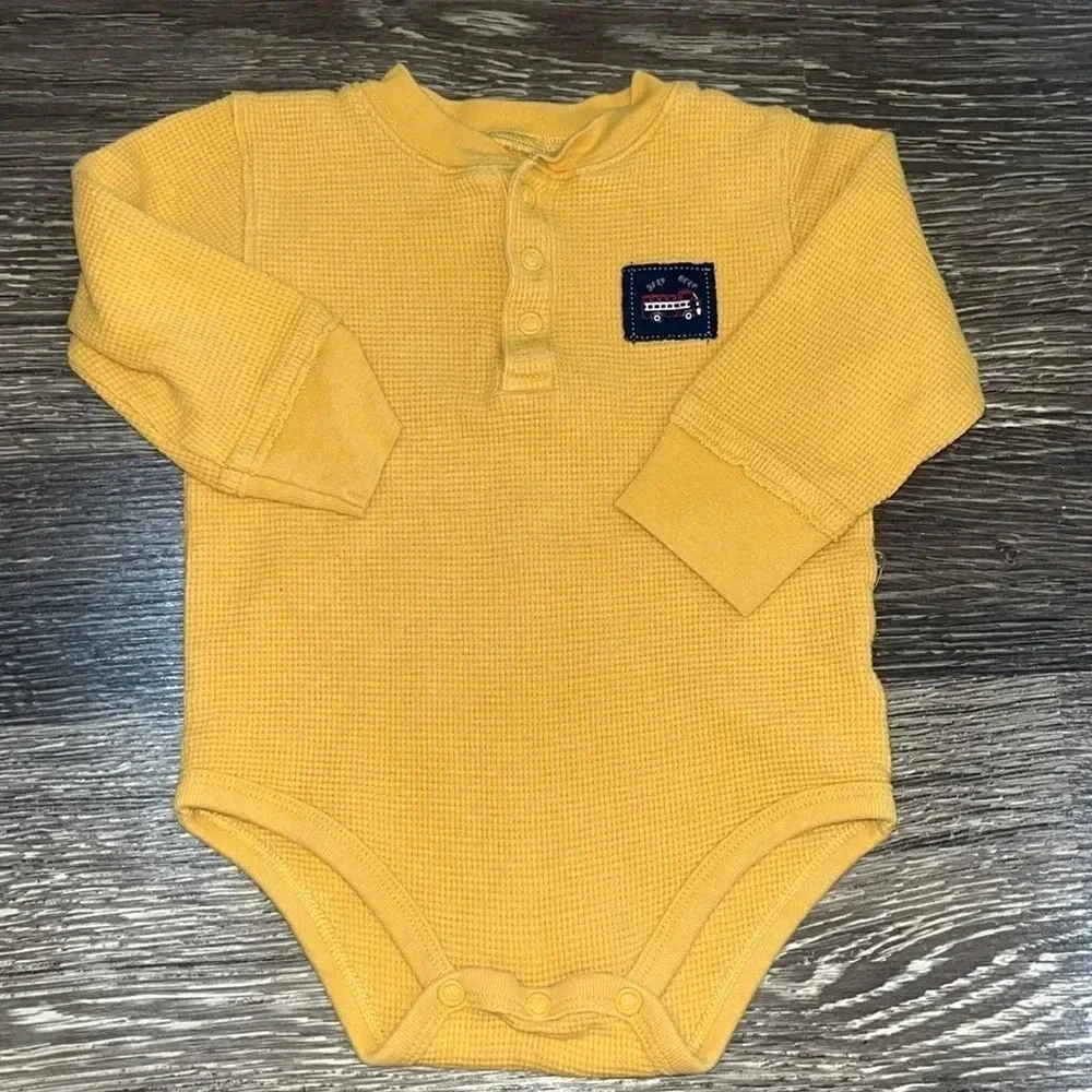 Set of 4 waffle knit long-sleeved onesie and 1 pair of pants